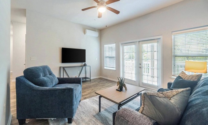 Charlotte Apartment | Landing | Stylish 1BD, Clubhouse, Gym