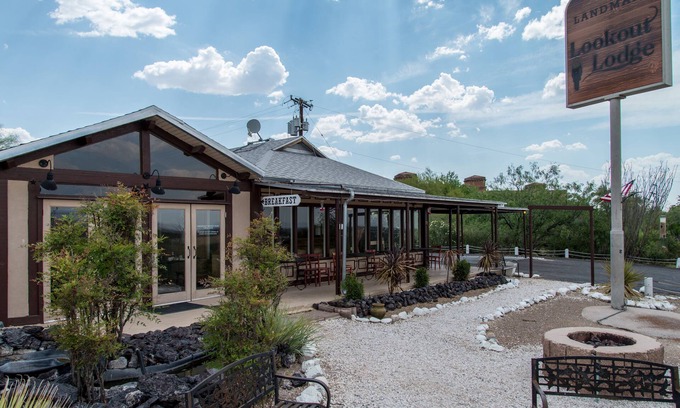Tombstone Cabin | Landmark Lookout Lodge