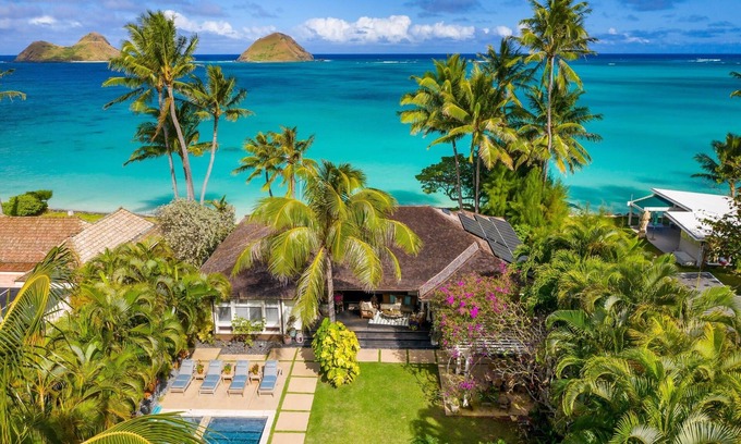 Lanikai House | Lanikai 5 star LUXURY PRIVATE OCEANFRONT, steps into the sea, pool, spa!
