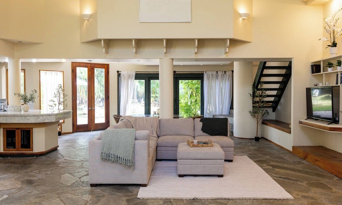 Lanikai House | Lanikai Paradise across the street from the beach with AC and Parking!