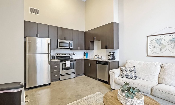 Downtown Des Moines Apartment | Large 1 Bed apt in the Heart of Downtown