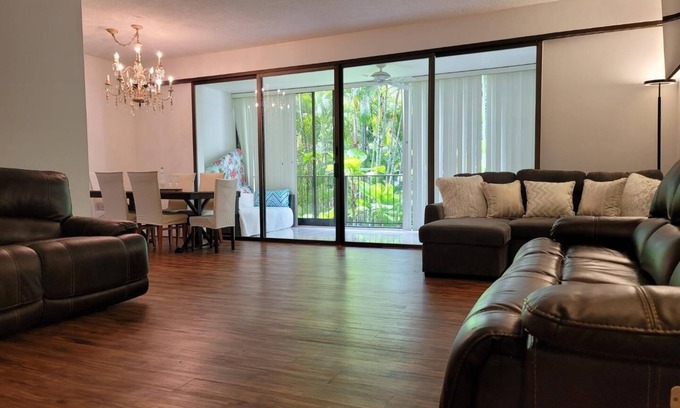 Kahala Apartment | Large 2BD/2BA Kahala Beach Front Condo Furnished