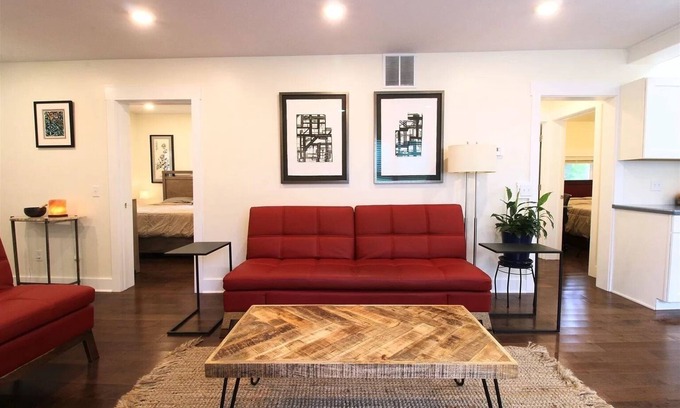 Bloomington House | Large 3-bedroom bungalow near IU stadiums