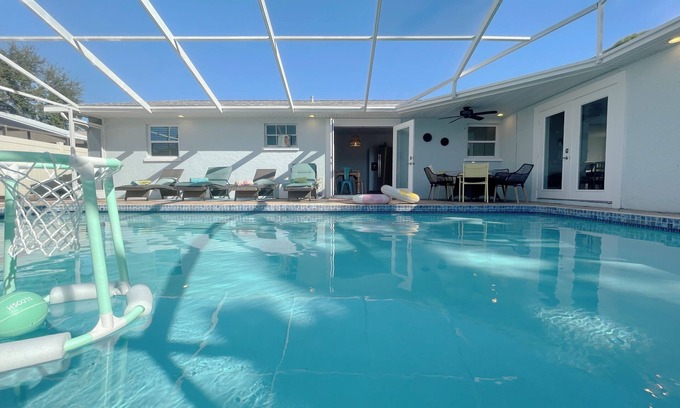 West Bradenton House | Large 4 BD with heated pool near Anna Maria Island and IMG