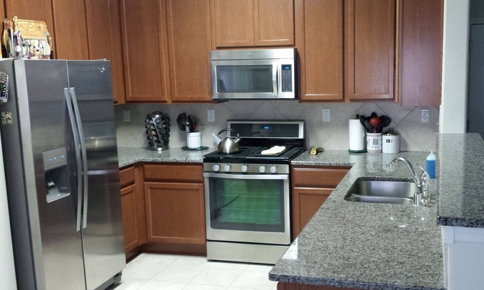 Santa Fe House | Large 4 bedroom! Just off the bypass