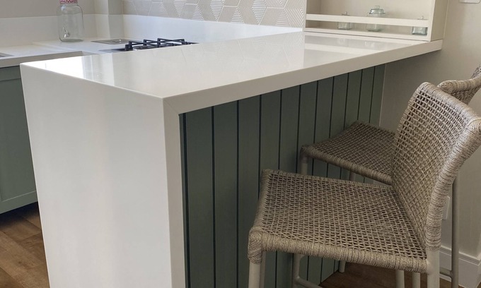 Barra Sul Apartment | Large apt 1 block from the sea, Av Brasil, 3 bedrooms, plus dep, private garage