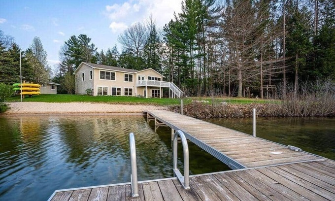 Interlochen House | Large Beach Front Property, 3 Kayaks Included!