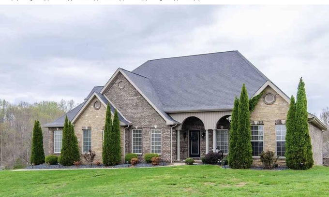 Somerset House | Large Beautiful House in Somerset/lake Cumberland