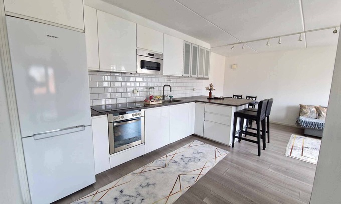 Gronland Apartment | Large Central Apartment in Gated Community - 3 Bedrooms - Up to 7 Guests