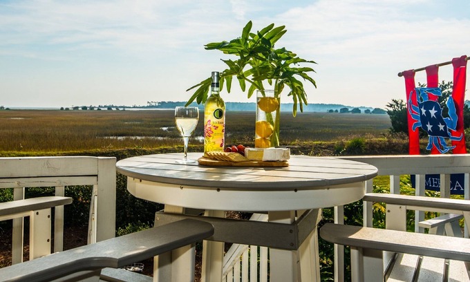Oceanmarsh Subdivision Villa | Large Deck with Awesome Ocean & Marsh View! Free WiFi! Free Hunting Island pass!