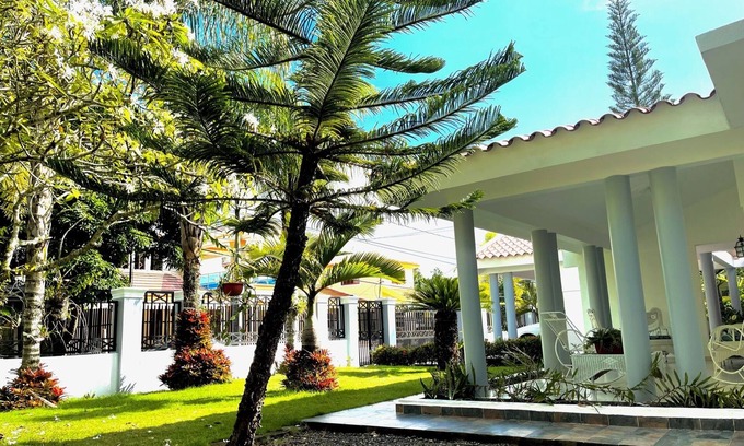 San Francisco de Macoris House | Large 3 BD home w/AC,Beautiful Yard,Best location