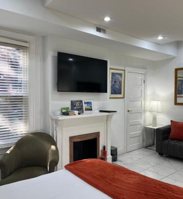 Columbia Heights Apartment | Large DUPLEX Apt 2Bdrm 1Den-Metro