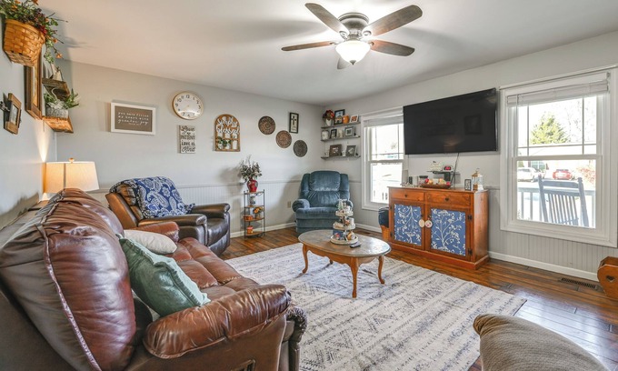 Halfway House | Large Family Home: 5 Mi to Dtwn Hagerstown!