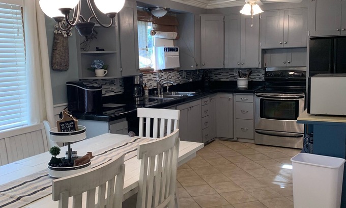 Idaho Falls House | Large Family Home w/ huge Lot/ Close Yellowstone Park