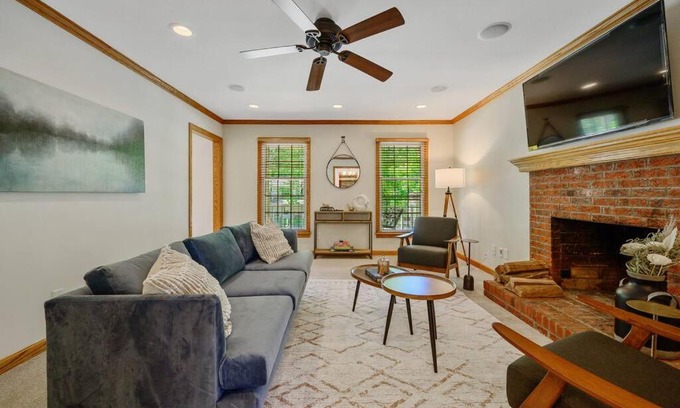 Cary House | Large groups l NC State l PNC Arena l Deck w/grill