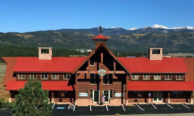 Angel Fire House | Large Groups | WiFi | Wheeler Peak Lodge