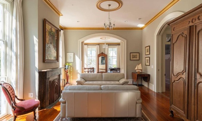 Downtown Charleston Apartment | Large High End Historic Dtn Suite. 1 bed+sofabed
