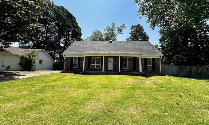 Whitehaven House | Large Home For Big Groups in Southhaven Memphis