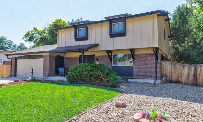 Arvada House | Large home in Arvada, centrally located, free parking garage