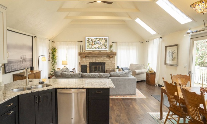 Sturgeon Bay House | Large home with private yard in Sturgeon Bay. Family Friendly!