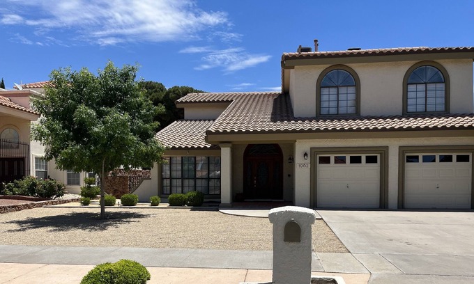 Biggs Field House | Large Home With Swimming Pool And Pool Table