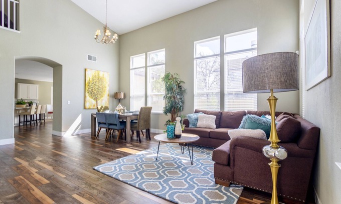 Elk Grove House | Large house in a safe new neighborhood