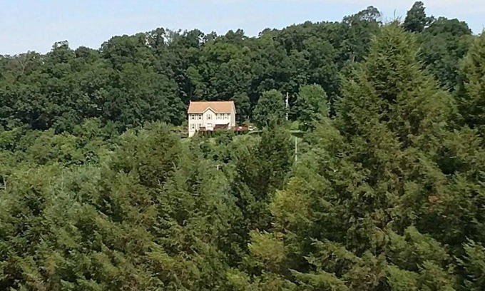 Glen Rock House | Large house that sleeps 10 on 15 acres near Heritage Rail Trails, Glen Rock, PA