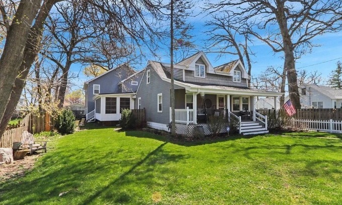 Twin Lakes House | Large Lakehouse with hot tub. walk to public beach in Twin Lakes WI