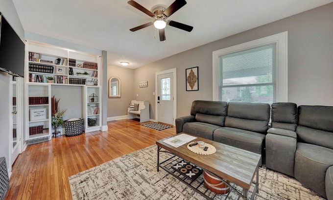 Near South House | ❤️ Large Lincoln Home In The Heart Of The City - Only 5 Minutes To UNL & Capital