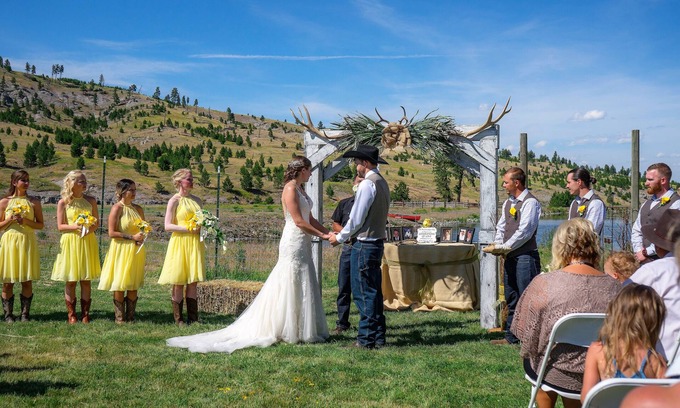 Big Timber House | Large log building in the country near a creek