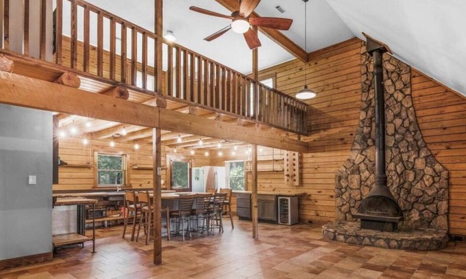 McDonough Cabin | Large Log cabin with hot tub, game room near Atlanta airport