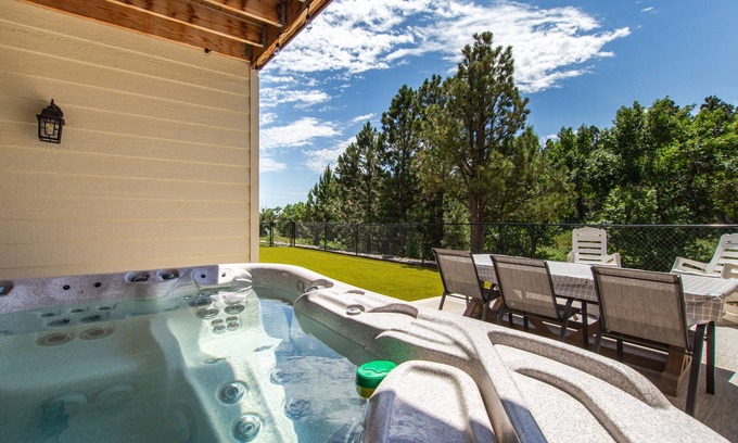 Rapid City House | Large, Modern Home with a View