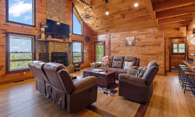 Vein Mountain Cabin | Large Mountain Getaway Cabin with Views