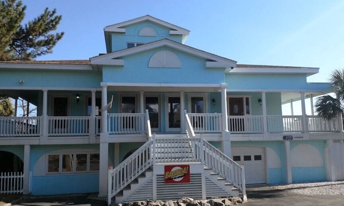 Inlet Harbour House | LARGE,Pool,pool table,Arcade,2 Golf Carts,6 Kayaks,free linen,Hot Tub,near beach