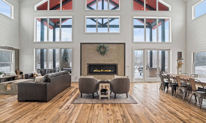 Hartford House | Large Private estate just minutes from Erin Hills Golf course