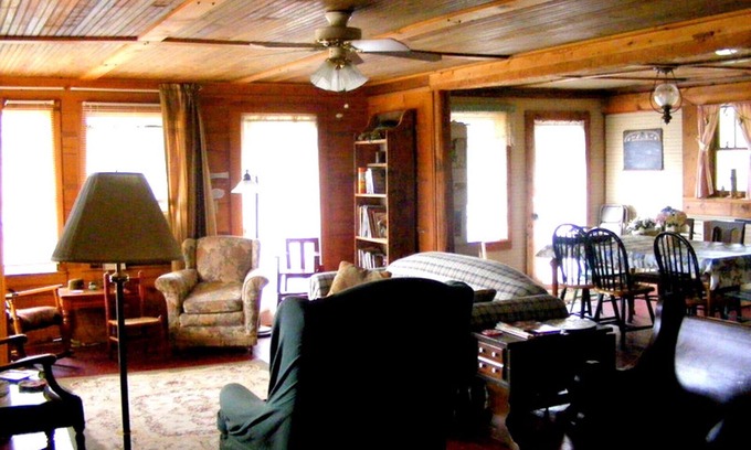 Hardy Cabin | Large remolded hunting lodge with beautiful views of the Spring River Falls