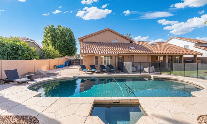 Paradise Park Vista House | LARGE Scottsdale Getaway! Heated Pool, Spa & Yard