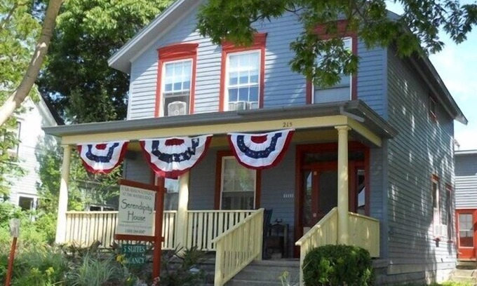 Frankfort House | Large studio suite w/private back porch entrance one block from the beach.