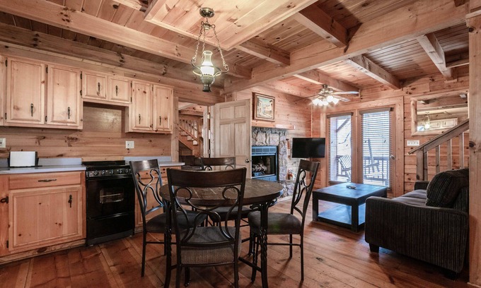 Pine Mountain Cabin | Large triplex cabin-great for groups!