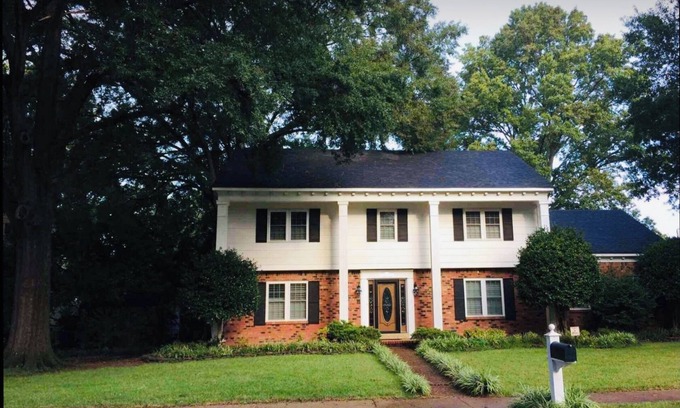 Ellendale House | Large Very Quiet 5 BR, 2.5 Bath, 8 beds with King Next to Germantown