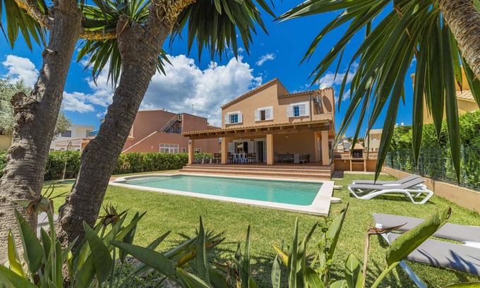 es Bacares Villa | Large villa for 10 with private pool and beach location, near Alcudia, Mallorca