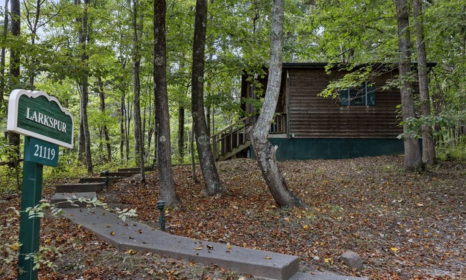 Logan Cottage | Larkspur Cottage at The Inn & Spa at Cedar Falls