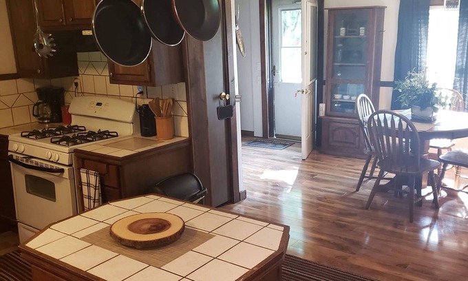 Livingston County House | Larry’s Place entire home 2 bedroom, 2 bath