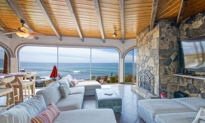 Las Gaviotas House | Las Gaviotas Front Row