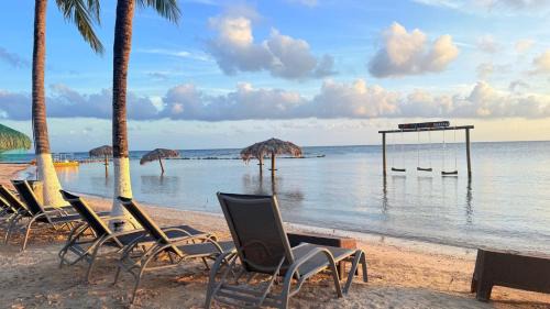 Dixon Cove Hotel | Las Palmas Cabins