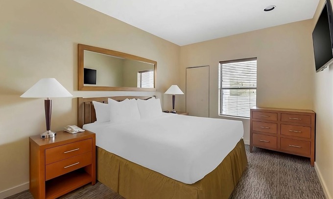 Enterprise Hotel | Las Vegas Retreat:2 Relaxing Units,Free Parking, Onsite Pool!Near Airport