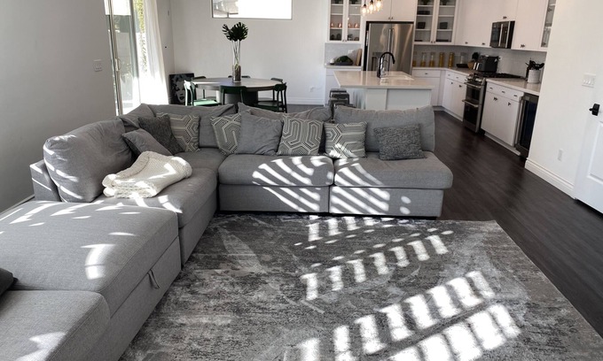 Bard House | Las Vegas - Spacious Oasis