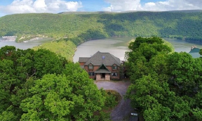 James Creek House | Last minute-900 night! Luxury mountain lake home! Stunning view! Hot Tub & More