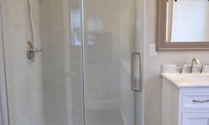 Sandusky House | Lauralee’s Legacy House-Minutes to Cedar Point