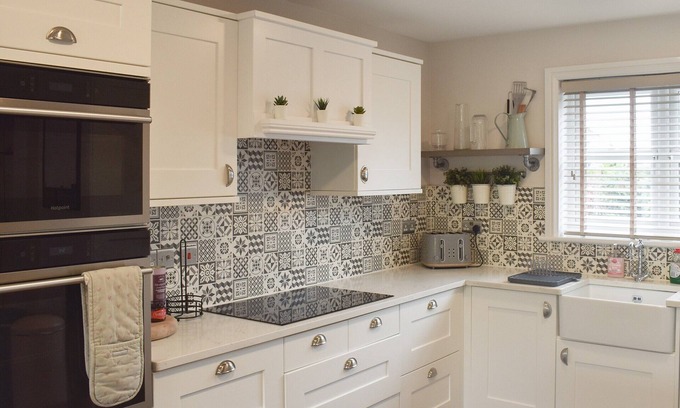 Lake Cottage | Lavender Lodge is a fabulous holiday home situated in the seaside resort of Shanklin.